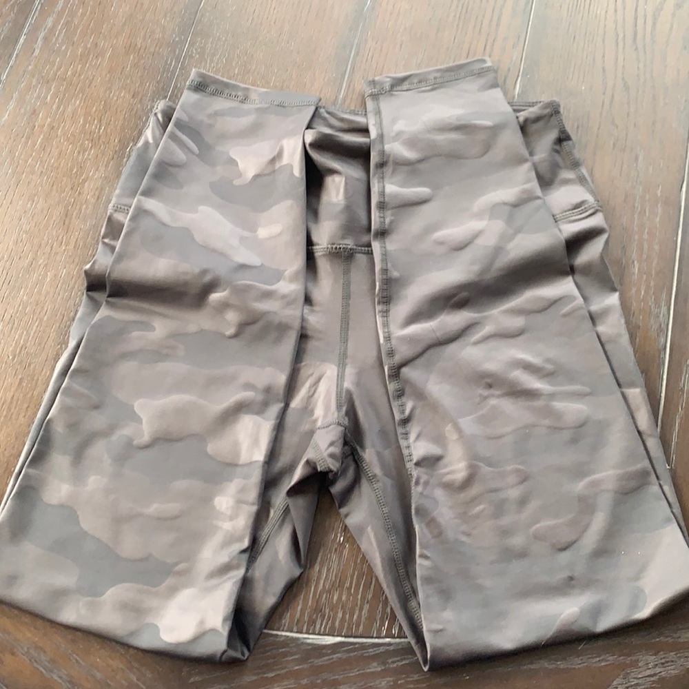 Talulah sport leggings. Size Lg